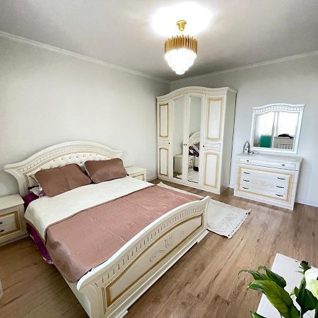 Apartment In Алмати Екстер'єр фото
