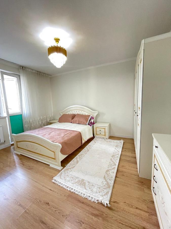 Apartment In Алмати Екстер'єр фото